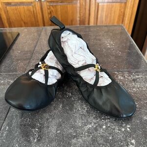 Tory Burch Black Leather Ballet Flat w/Elastic Straps/Gold Tone TB Emblem.Size 9